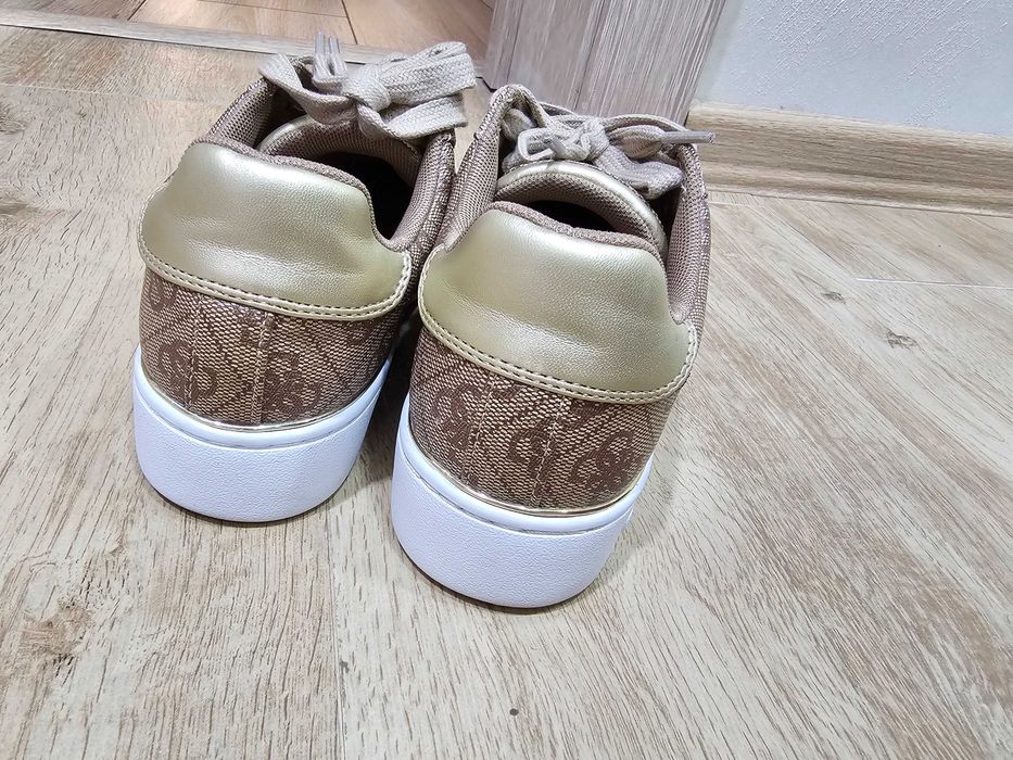 Дамски кецове Guess