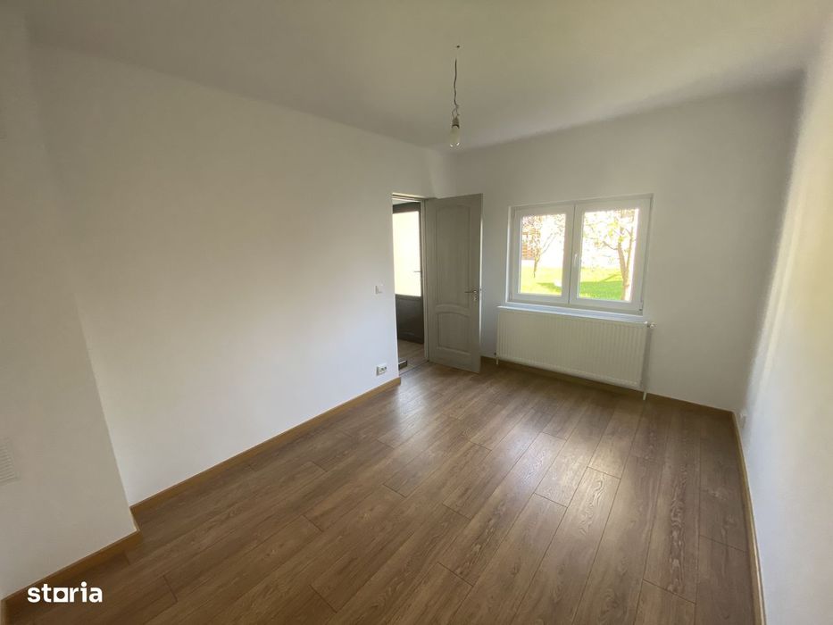 Casă cu 4 camere,2 bai, curte 529mp, toate utilitatile Breaza