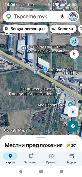 Отдава се под наем равен, насипан и утъпкан терен с площ от 6000 кв.м (6 декара),