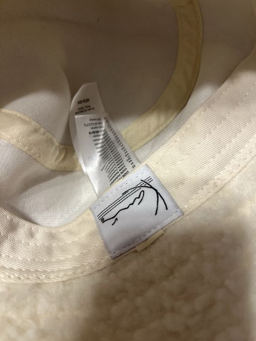 Чисто нова шапка Karl Kani