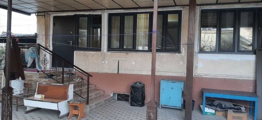 Продается под офис 4 комн квартира, возле дороги