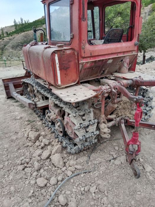 Buldozer DT75 sotiladi