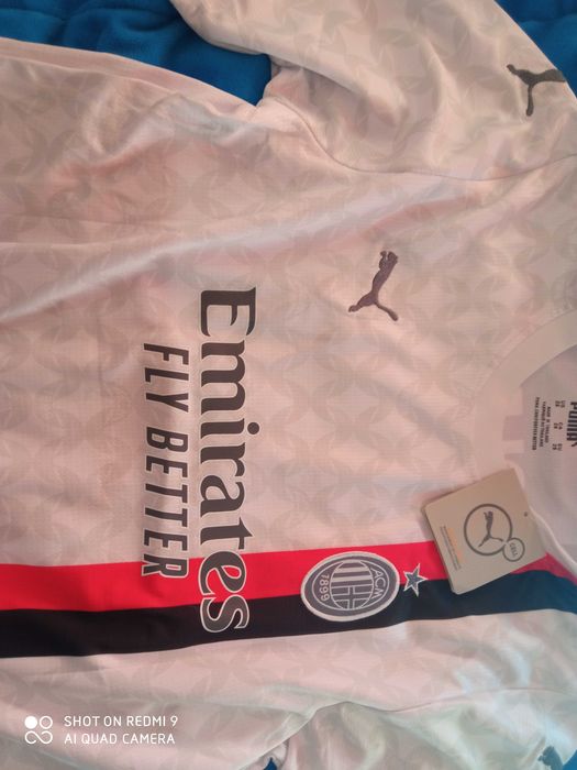 чисто нови детски футболни екипи