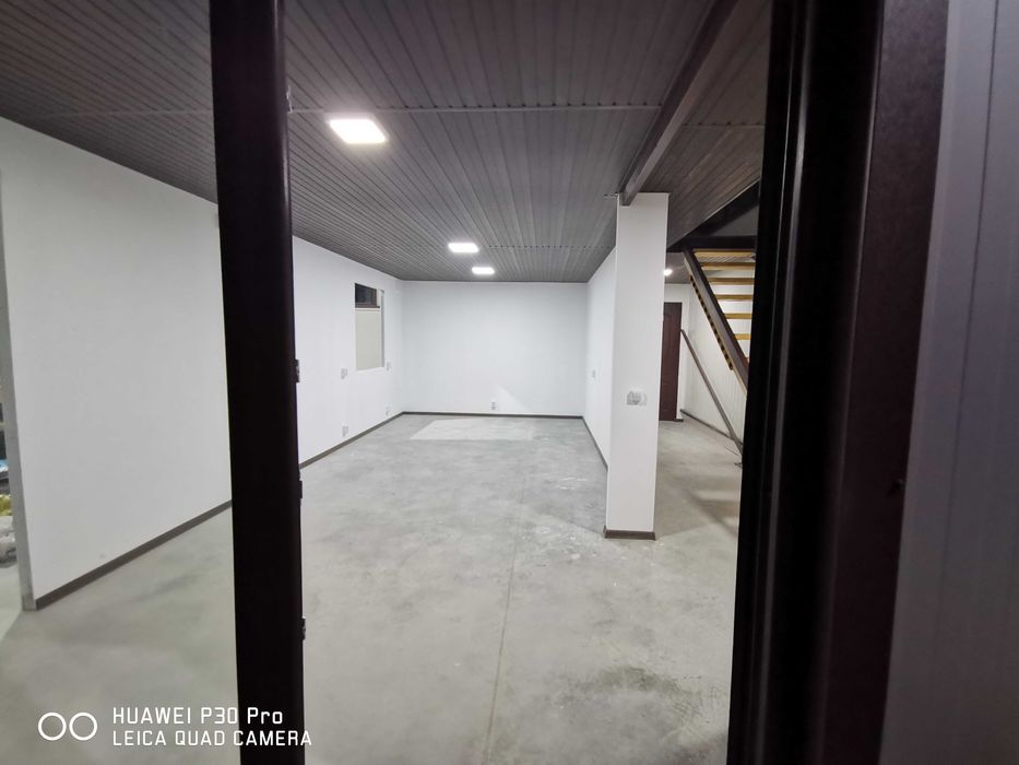 Ofer spre inchiriere spatiu comercial hala 270 mp utili