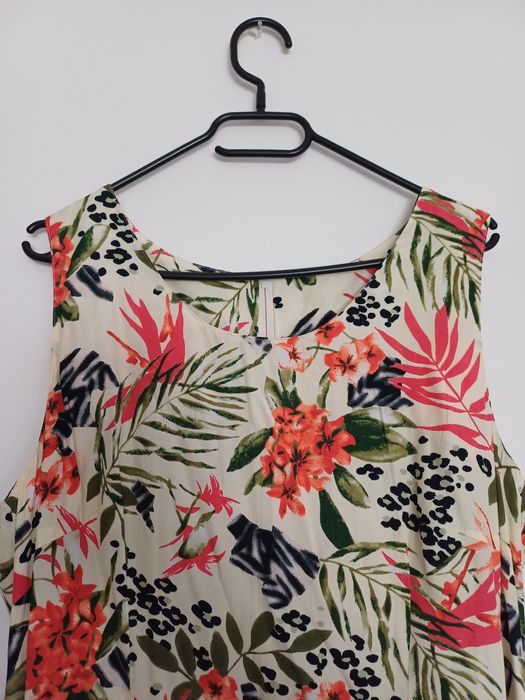 Rochie de vară fara mâneci imprimeu floral tropical,marimea 46,ca noua