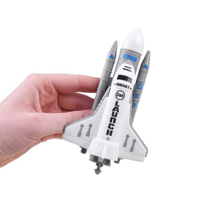 Космическа станция с кран, ракети и астронавти