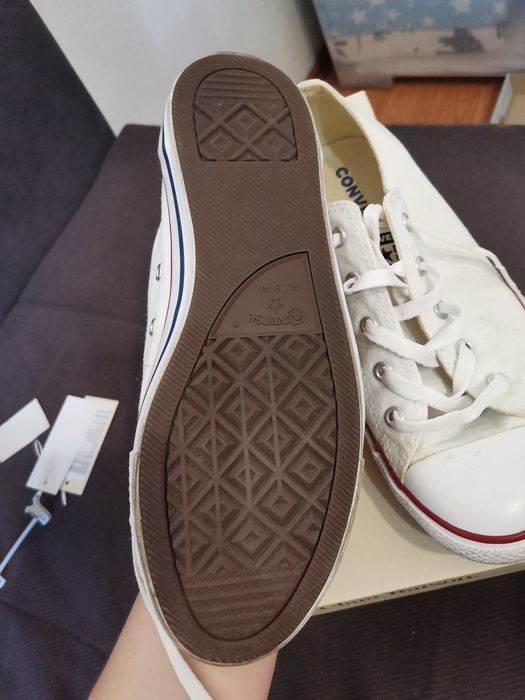 Vând adidași converse mărimea 41