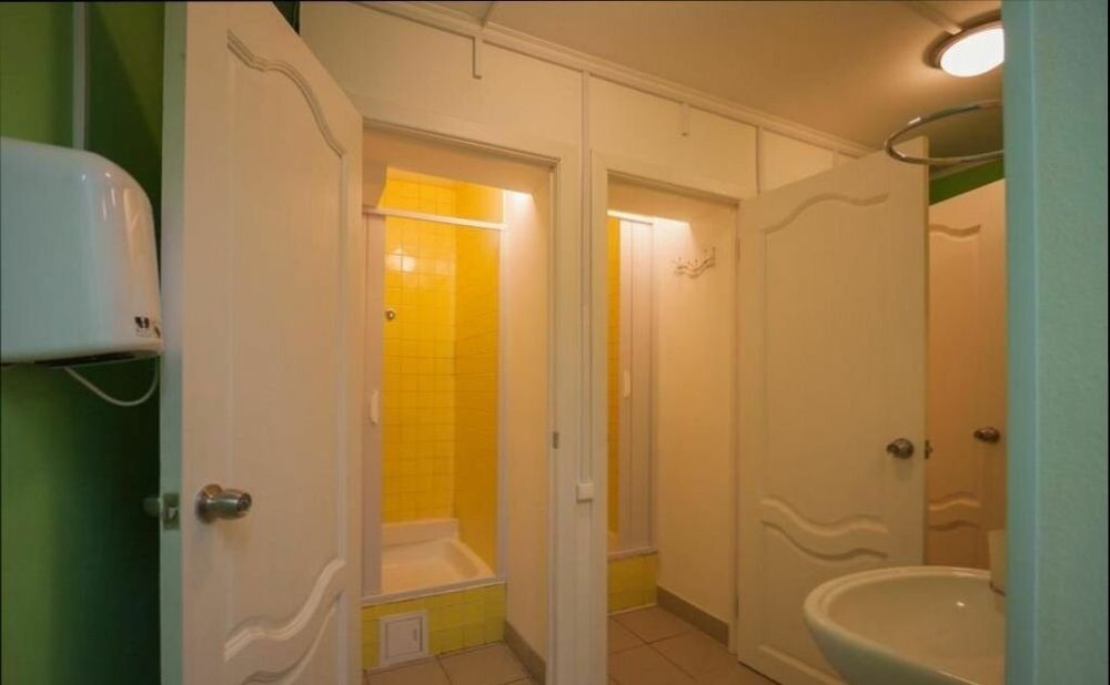 Navoida halol bezaks quyilmaydi Hostel