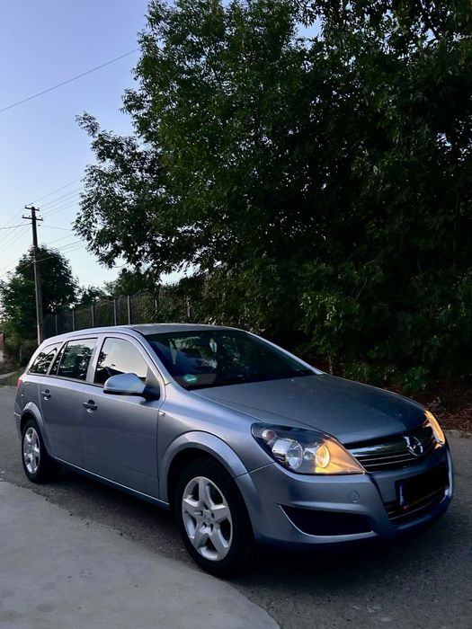 VÂND OPEL ASTRA 1.9 CDTI – DIESEL  Vând Opel Astra, an 2010, motor 1.9 CDTI diesel