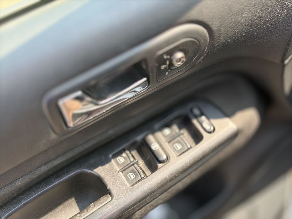 VOLKSWAGEN Golf 2000 — imagine 5