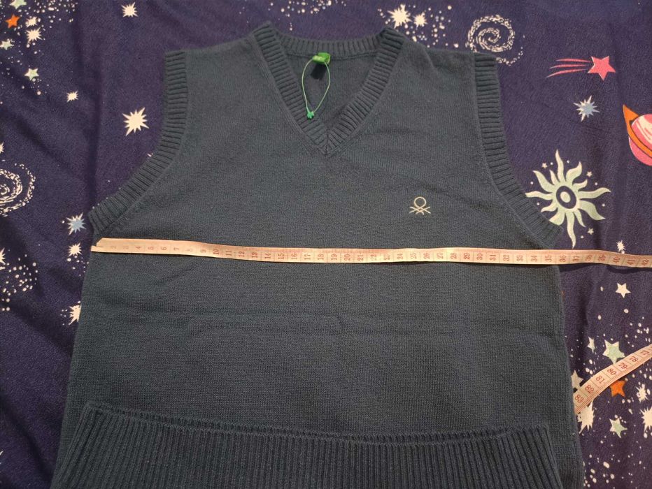 Vestă bleumarin din lână Benetton