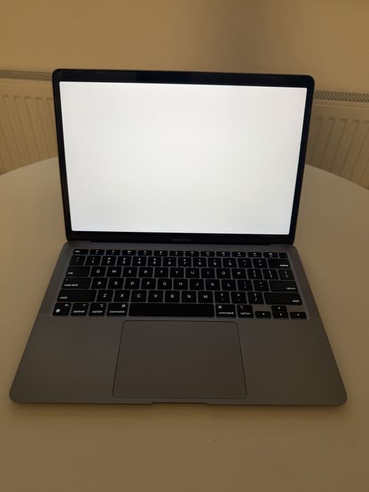 Macbook Air M1 | 256 Gb | Stare foarte Buna