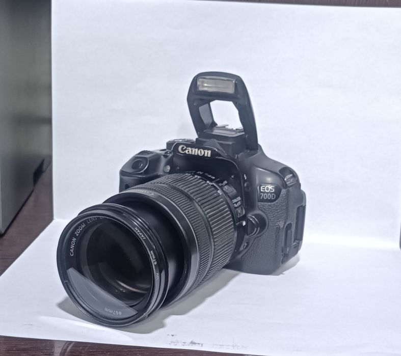 Canon D700 sotiladi 420$