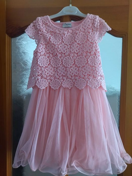 Платья шикарные 5-6 лет
