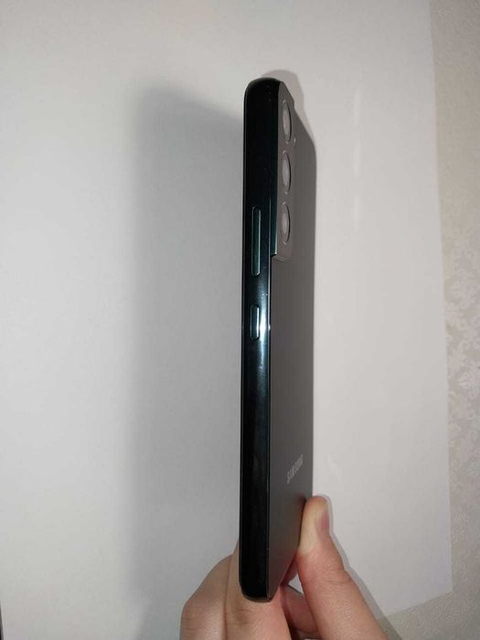 Б/У мобильный телефон Samsung Galaxy S22