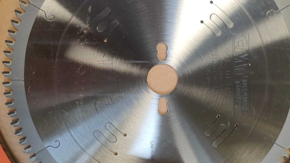 Pânze de circular și Incizoare FREUD – Gamă completă (PAL, MDF, Lemn)