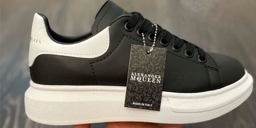 Vand Adidasi Alexander McQueen de barbati marimea 41 si 42