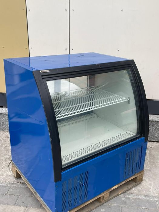 Срочно продам витринный холодильник