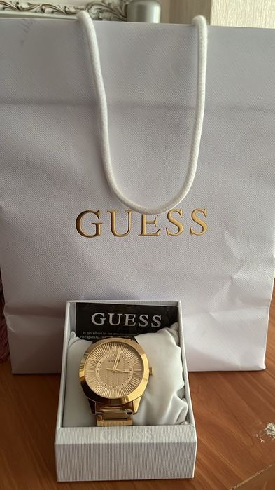 Часы GUESS новый
