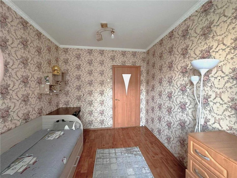 Продам 4-ком квартиру  Степной-1.