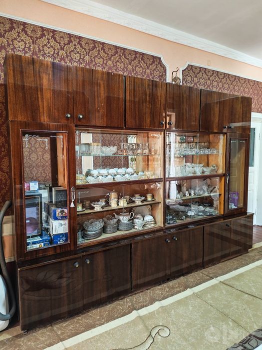 Срочно продаю стенку размером 4 м× 2,5 м