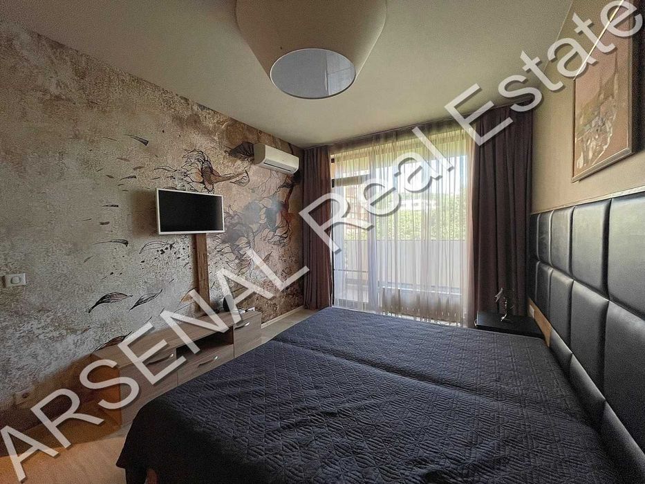 Дава се под наем Тристаен апартамент в София, Изток - 146 кв.м за 1500 € - Снимка #9