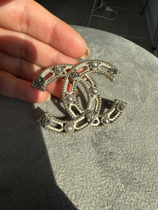 Brosa chic Chanel