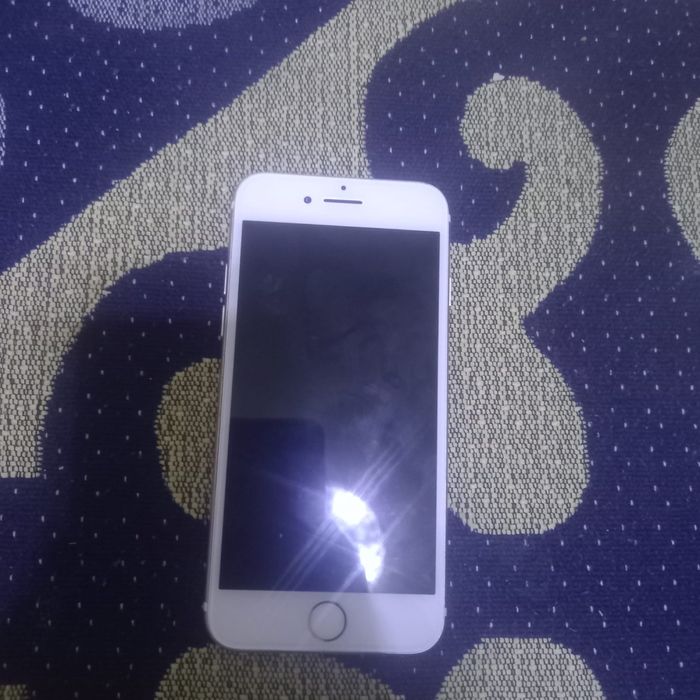 Айфон сатылады 20000 срочно