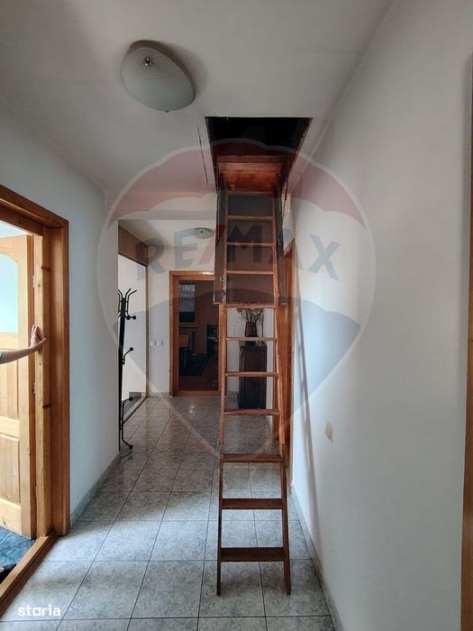 Casă / Vilă cu 8 camere de vânzare în zona Central