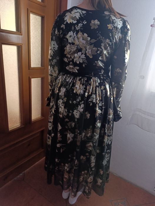 Rochie elegantă neagră cu flori