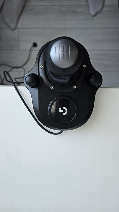 Logitech G29- Волан, педали и скоростен лост