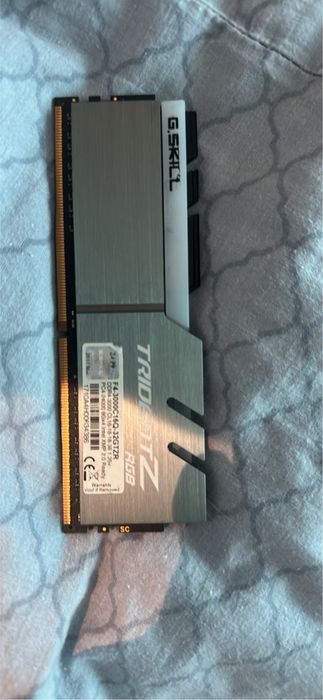 Продам озу DDR4 8gb 3000 скорость