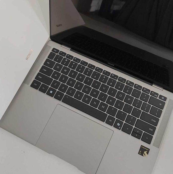 Honor MagicBook Art 14 Snapdragon 1kg, 1cm 32GB RAM, OLED 14.6 120HZ