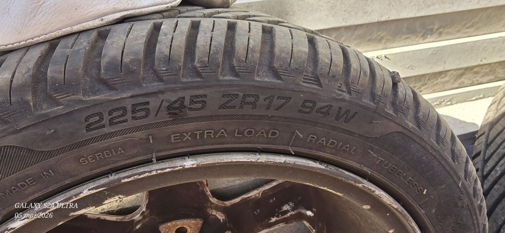 Vând jante + cauciucuri All season (iarna/ vară)!  Dimensiuni 225/45 R17 cauciucurile sunt noi !