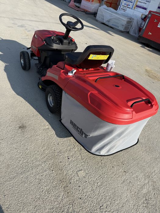 Tractoras tuns gazon nou