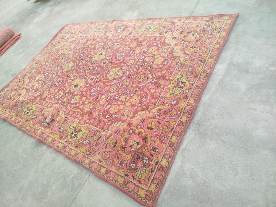 Гилам сотилади..