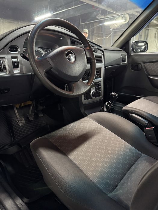 Nexia 2, 1.6 мотор (донс)  кондиционер, мокрый асфальт