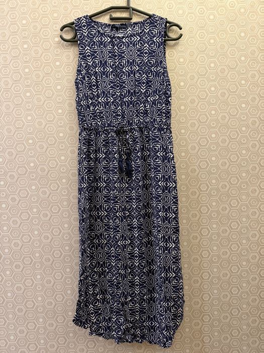 Продам недорого женские  платья