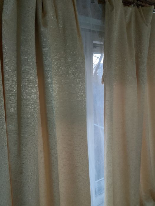 Плотные шторы с белым подкладки для  плотности.