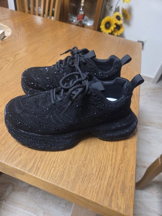 Дамски маратонки с камъни 38 номер