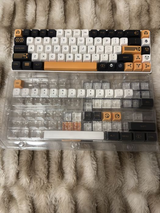 Механична клавиетура Tester68 с Gatheron Yellow суйтчове