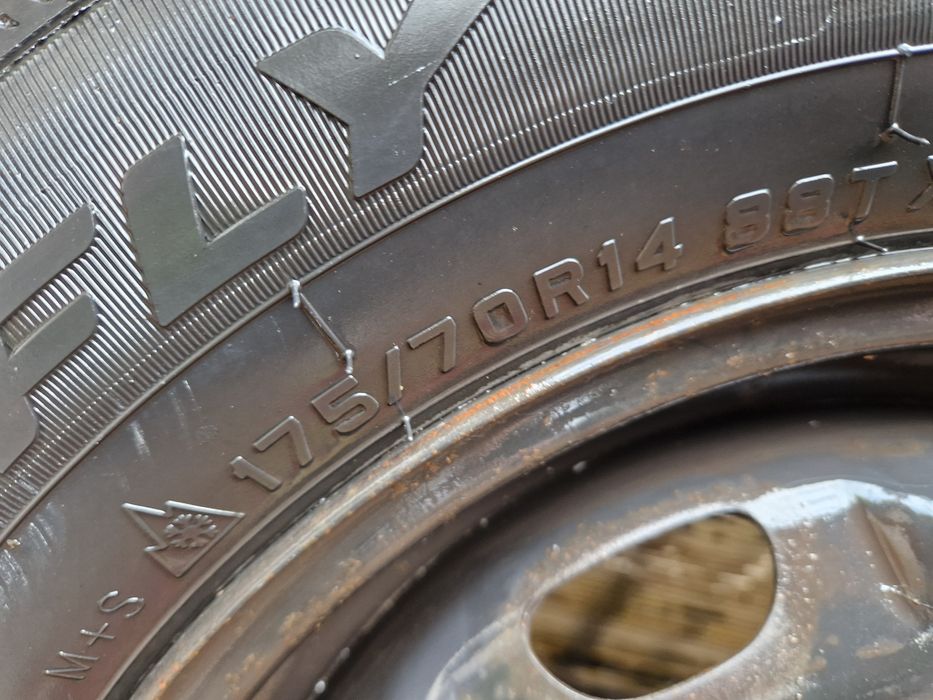 Set 4 roti iarna cu anvelope NOI pt Vw polo, ibizza, Fabia,