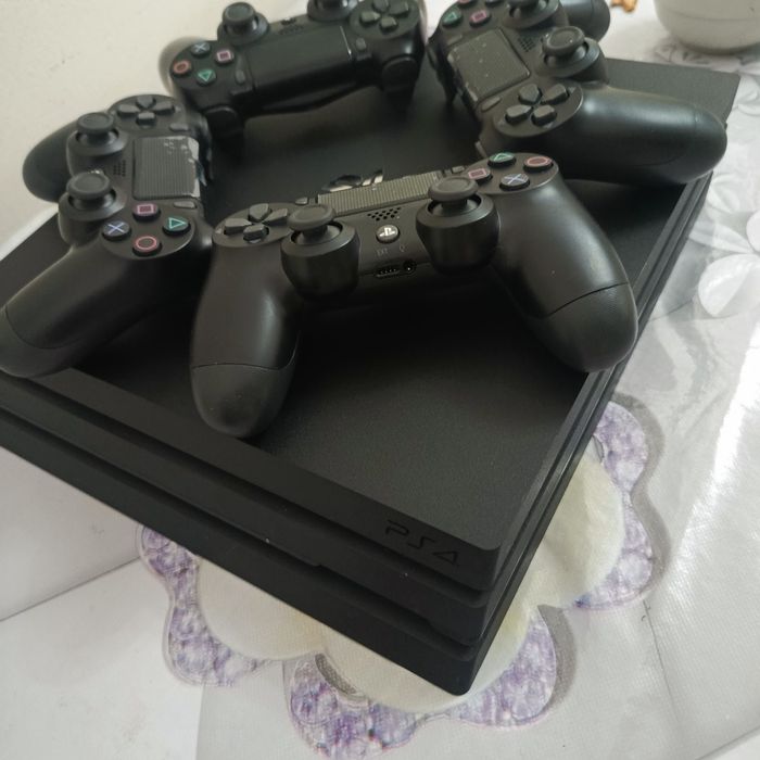 Play Station 4 pro 1 tb