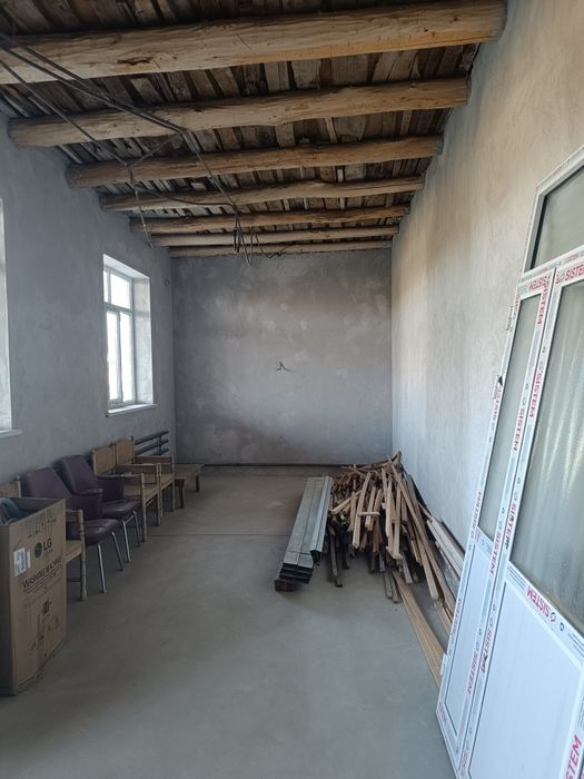 Ташгрес продаётся участок ховли 8 соток земли 6 комнат 3 комнаты жилые