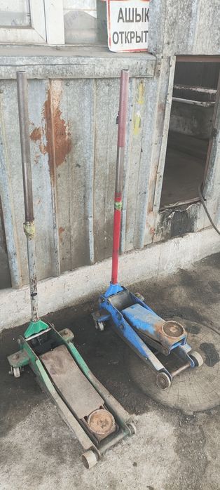 Продам Домкрат подкатной