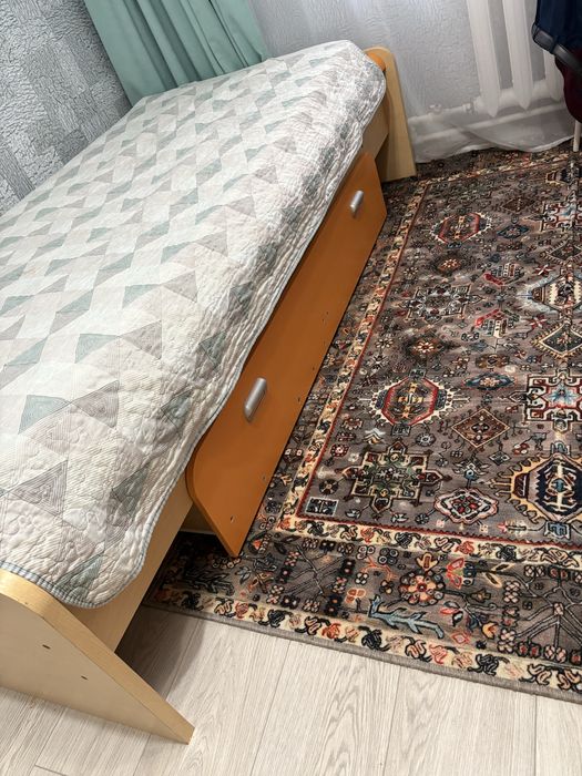 Продам кровать с матрасом