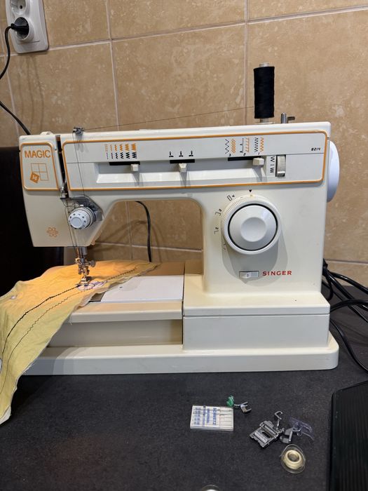 Masina de cusut surfilat automata SINGER coase la gros