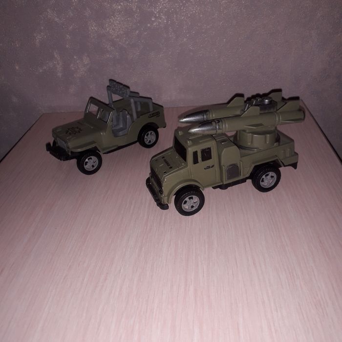 Продам детские машинки-6штук.