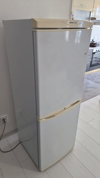 Продам холодильник LG