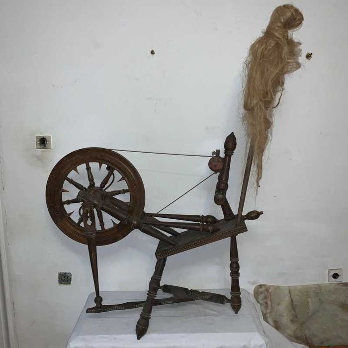 Fus din lemn foarte bine conservat